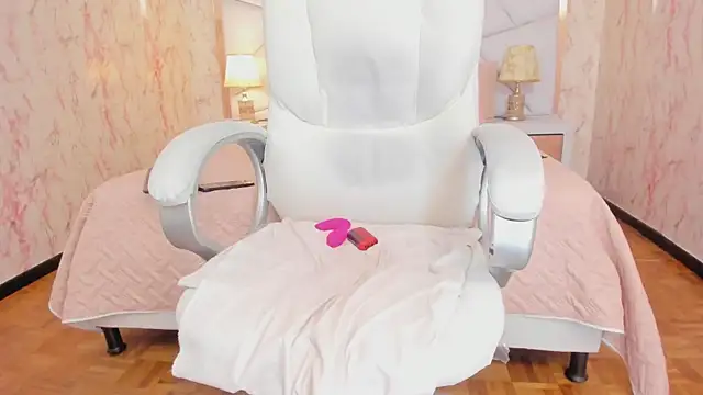 Emily_Whinfre webcam