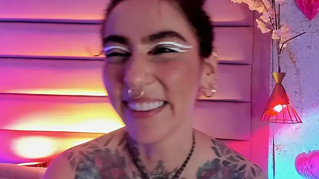 evangelyne_1 - Evangelyne_1's free webcam - UK Sex Cams