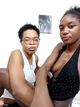 Miss-Hennessy webcam