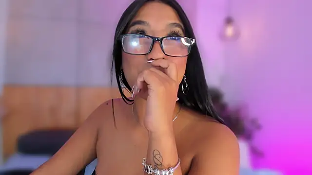 bellaharllow - BellaHarllow's free webcam - UK Sex Cams