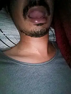 dreamtoungelick69 webcam