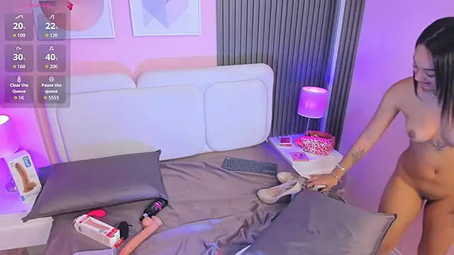 Clawdeen__wolf webcam