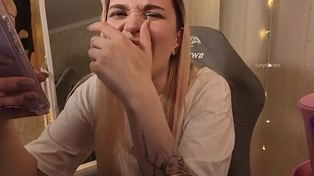 lucylucious webcam