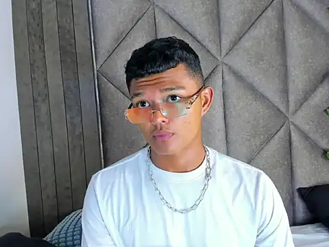 AndrewKenoxx_ webcam