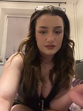 MIssYoungPinkie webcam