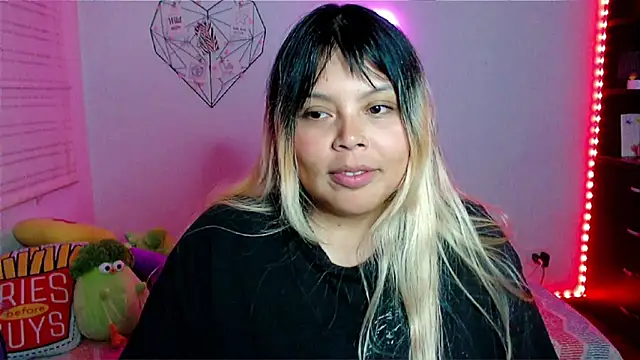 EllieMoonX webcam