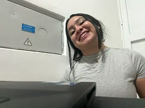 Pretty_Isadora webcam