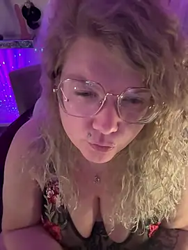 CurvyAnonymousGirl89 webcam