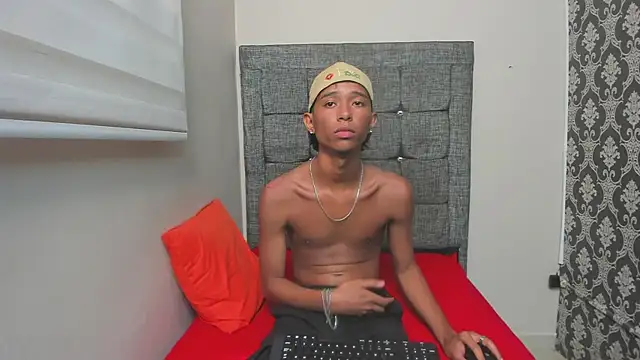 Little_Twink19x webcam