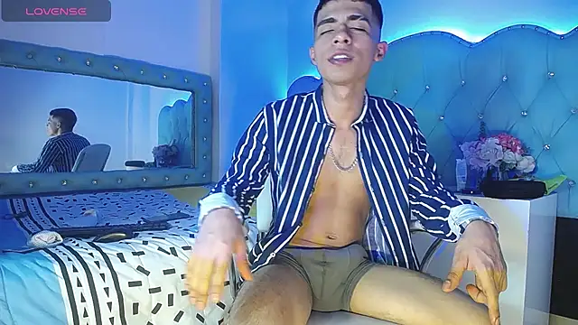 Apolo_Richards webcam