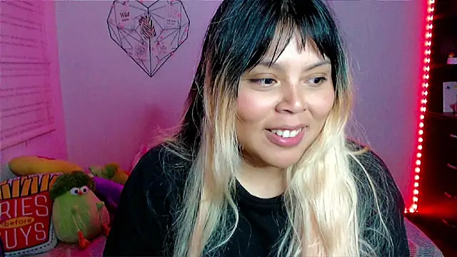 elliemoonx - EllieMoonX's free webcam - UK Sex Cams