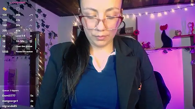 QueenRose94 webcam