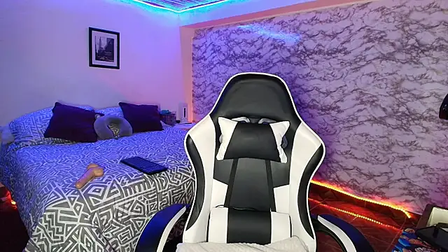 Camila_IRoose webcam