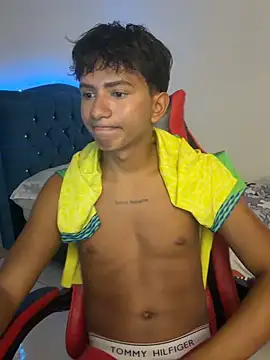 Leonarrrd_01 Live Webcam on Stripchat