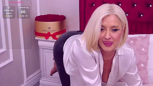 LuckySara live sex cam