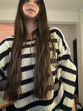 aly_golden_ live sex cam