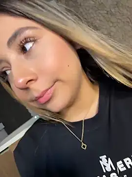 Webcam Model (MelodyRey_)  is live.Free join now!