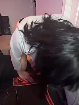 gothbabbi (G young) - Take top off + 5 min Lovense control