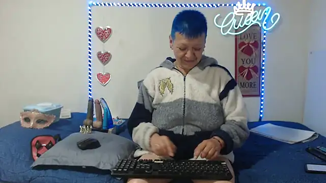 loquitaqueen011 - Loquitaqueen011's free webcam - UK Sex Cams