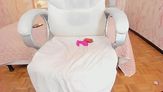 Emily_Whinfre webcam