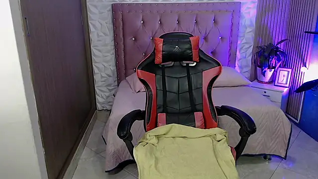 ashleylove_prg webcam