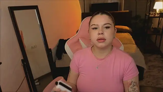 Monica_Dacher webcam