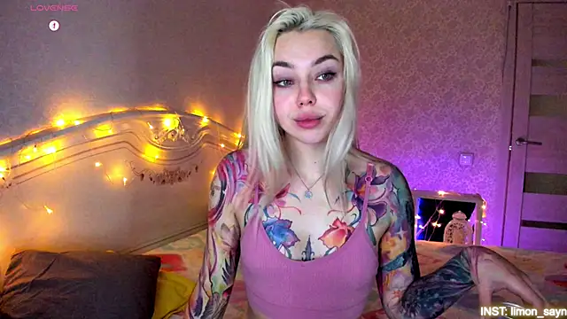 LillyMoure_ webcam