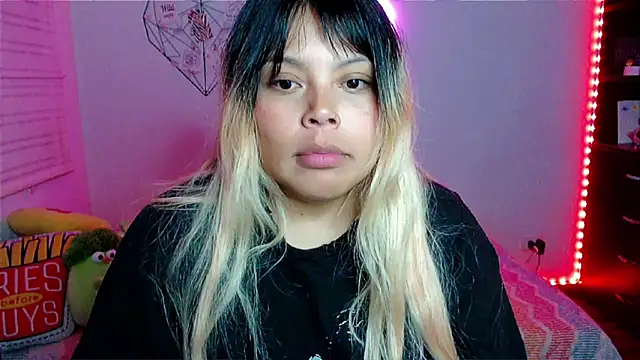 Ellie Moon X (EllieMoonX)