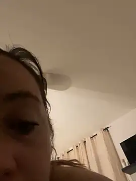 Lyannabuena69 webcam