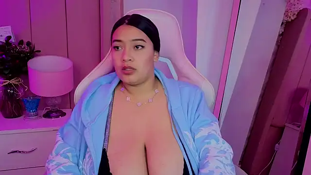 MollyBigBoobs12 webcam