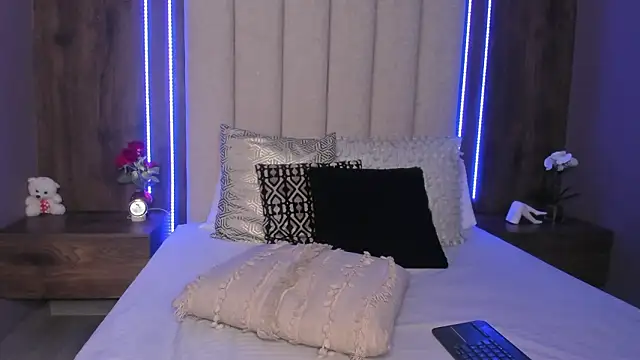 LucySalvatore_ webcam