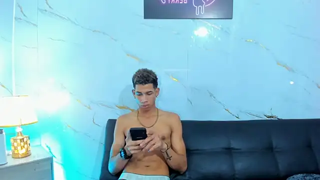 Little_nicoll webcam