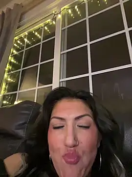 LittleMissEeve's Stripchat show and profile