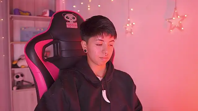 tommy_blue - Tommy_blue's free webcam