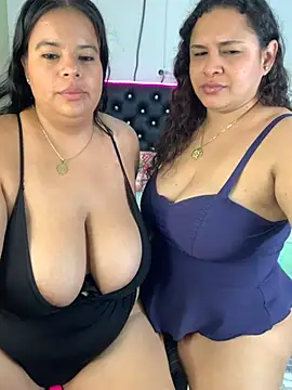 twocurvylatins webcam