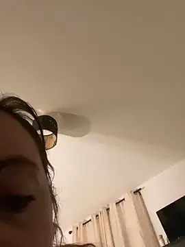 Lyannabuena69 webcam