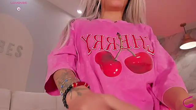 IsabellaMoreau webcam