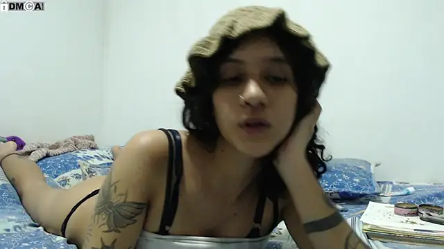 AlinaWoolf_ webcam