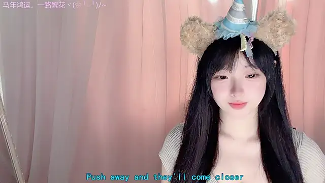 美女LovelyXiaoYi在线直播