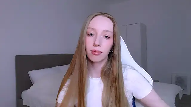 Luna_insniity webcam