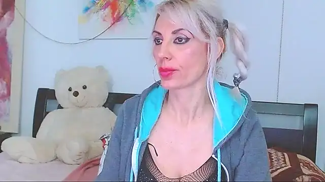 honeylara - HoneyLara's free webcam - UK Sex Cams