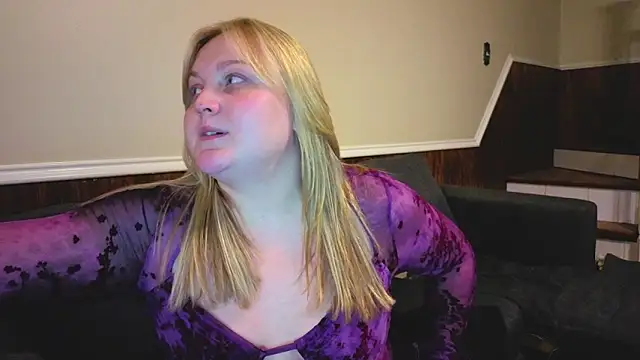 PhatAssBlond webcam