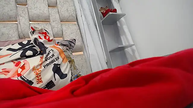 KEYRA-MILLER- webcam