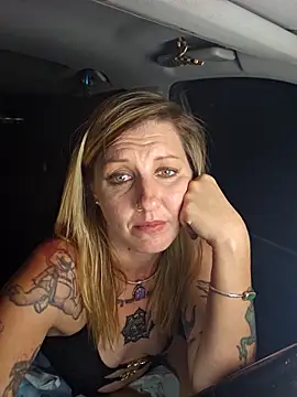 SheIsSomething webcam