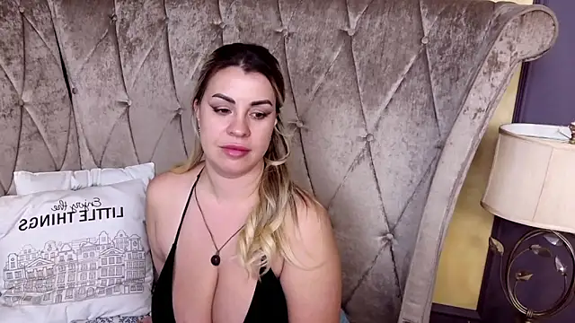 BustyGizelle live sex cam