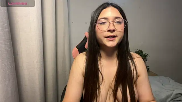 valentinauwu (F young) - Play with my dildo 31 cms