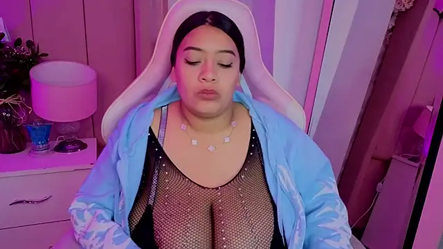 MollyBigBoobs12 webcam