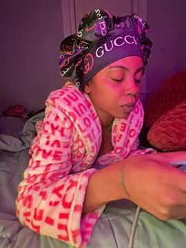 Webcam Model (TheRealOshunQueen)  is live.Free join now!