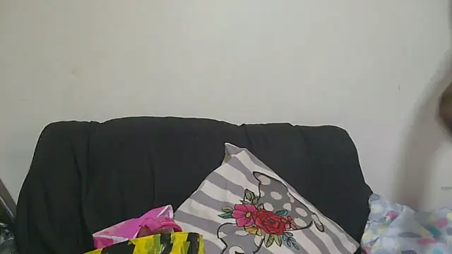 sluttylaura21 webcam