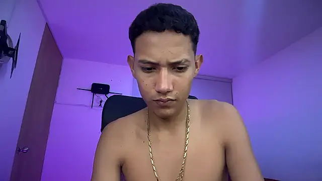 Toy_boy777 webcam